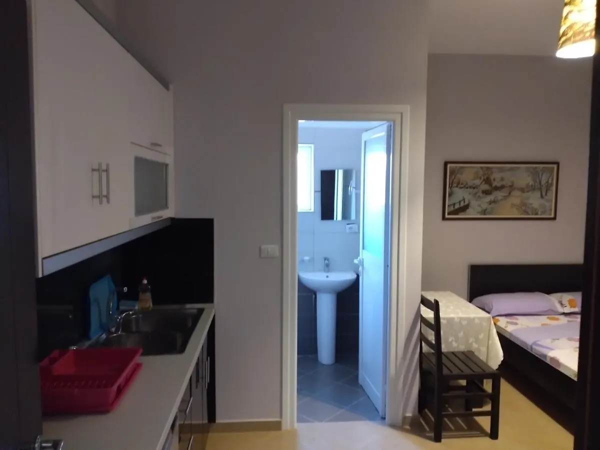 Xuxi Apartments Lukove Guest house