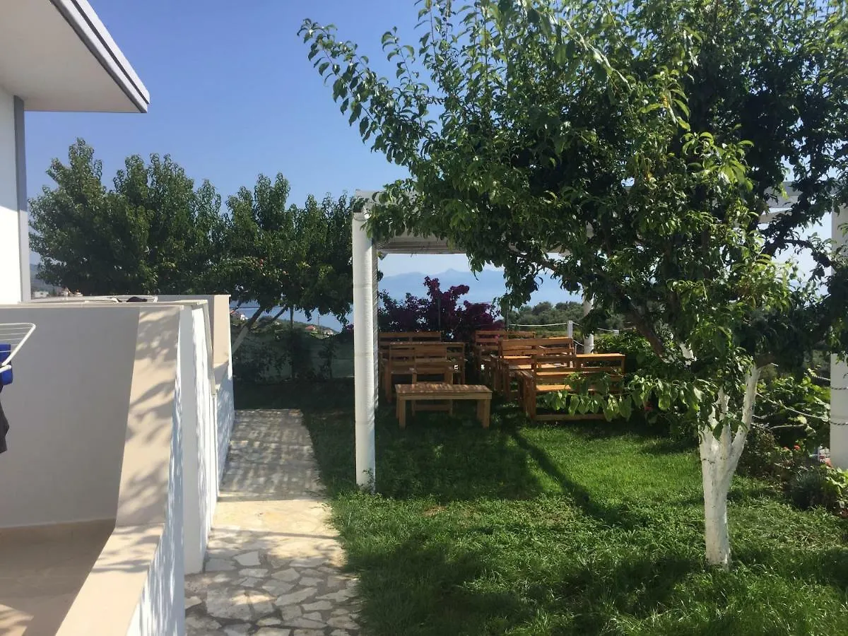 Xuxi Apartments Lukove Guest house